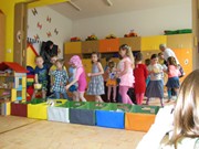 BAZÁREK - učíme dospěláky třídit odpady